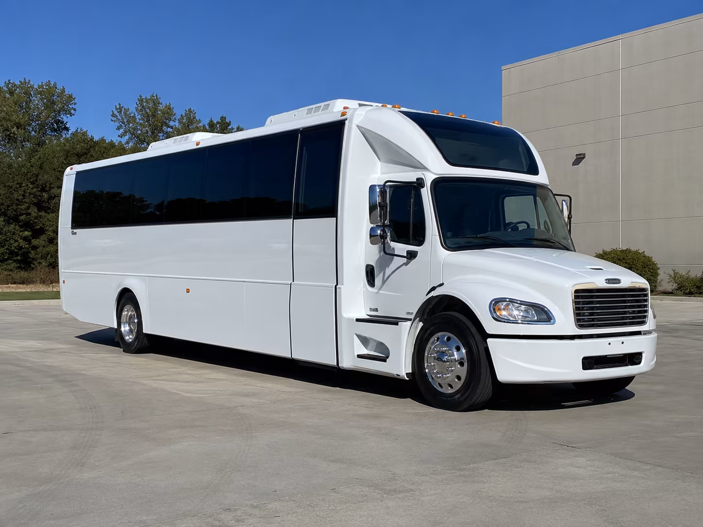 amarillo 28 passenger party bus