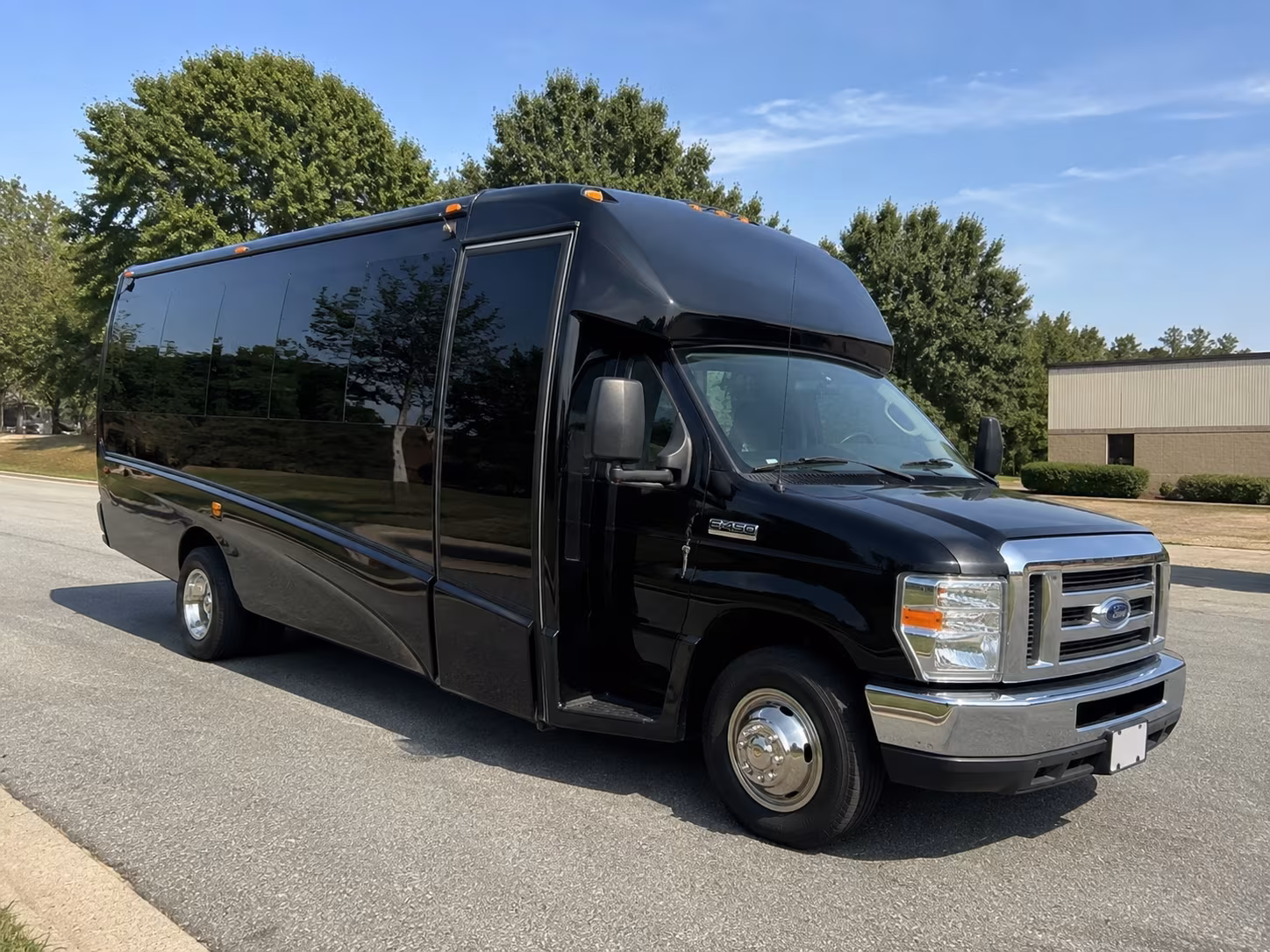 concert shuttle buses for large groups and corporate event outings
